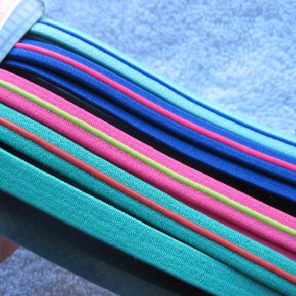 Scunci Everyday & Active No Slip Silicone No Metal Damage Comfy Head Bands Black - Picture 6 of 16